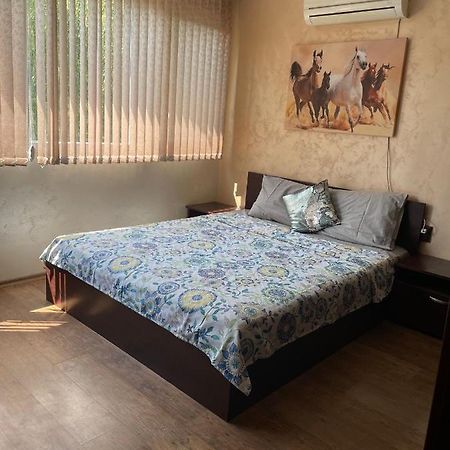 Апартаменти Lotos Apartament Burgas Екстер'єр фото